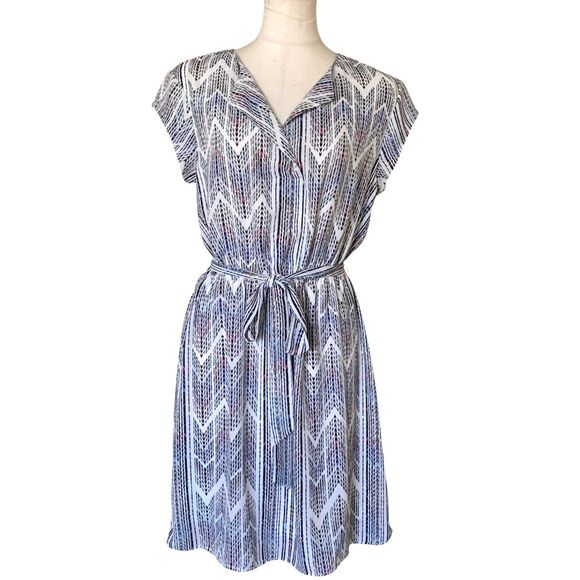 DR2 Dresses & Skirts - DR2 Chevron Print Belted Dress Size S Stretch Waist Short Sleeve Knee Length